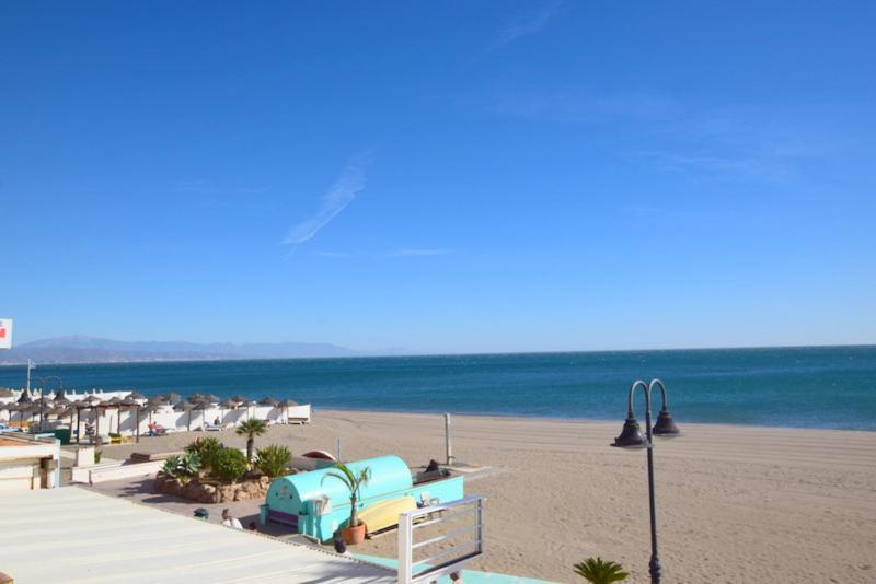 Carihuela 1ª Linea De Playa Apartment ตอร์เรโมลิโนส ภายนอก รูปภาพ