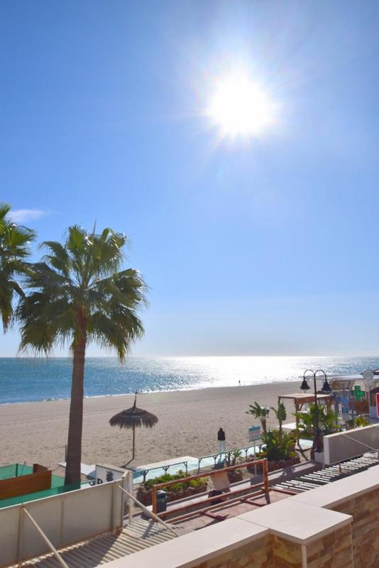 Carihuela 1ª Linea De Playa Apartment ตอร์เรโมลิโนส ภายนอก รูปภาพ
